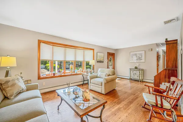 46 Marbeth CIR, Miller Place, NY 11764