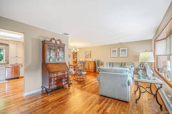 46 Marbeth CIR, Miller Place, NY 11764