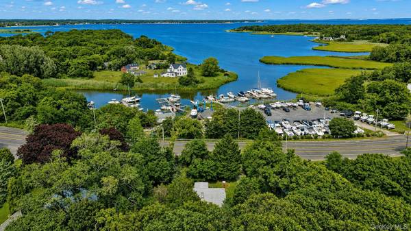 1101 Flanders RD, Flanders, NY 11901