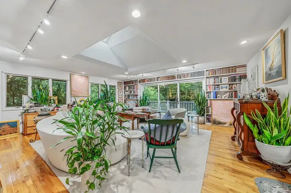 16 Joshuas PATH, East Hampton, NY 11937