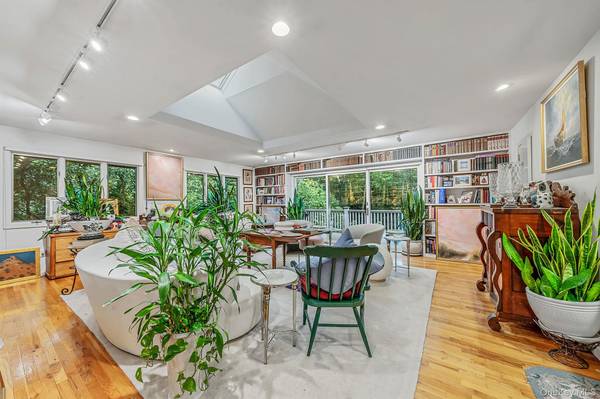 16 Joshuas PATH, East Hampton, NY 11937