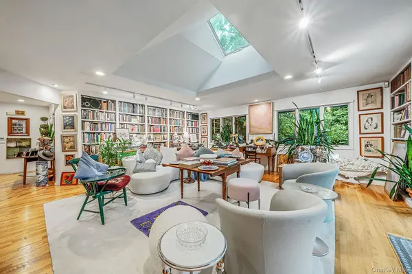 16 Joshuas PATH, East Hampton, NY 11937