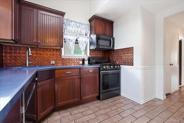 79 Amherst RD, Valley Stream, NY 11581