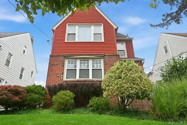 79 Amherst RD, Valley Stream, NY 11581