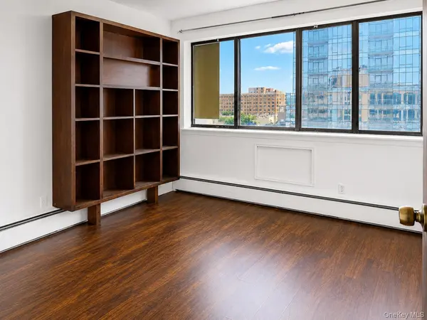 3370 Prince ST #807, Flushing, NY 11354