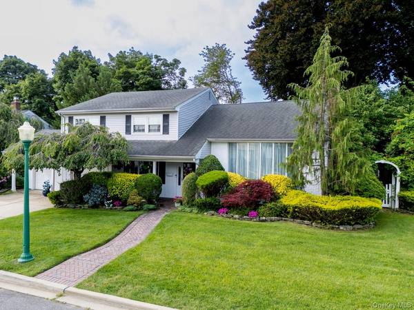 6 Huber CT, Rockville Centre, NY 11570