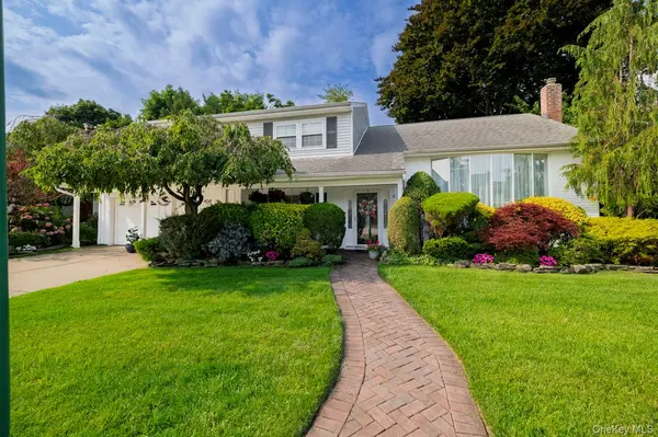6 Huber CT, Rockville Centre, NY 11570