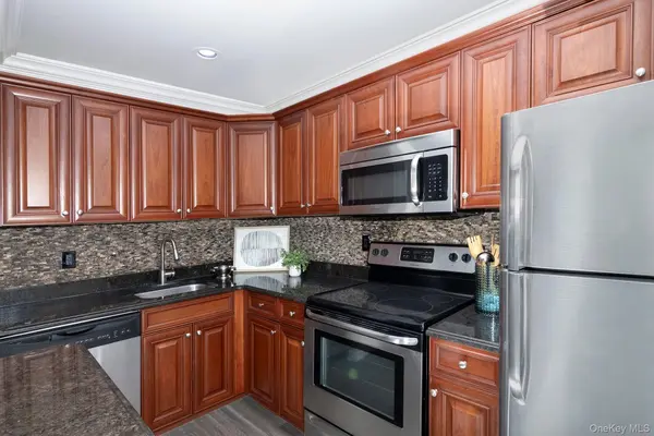 12 Mainsail DR #1-12, Patchogue, NY 11772