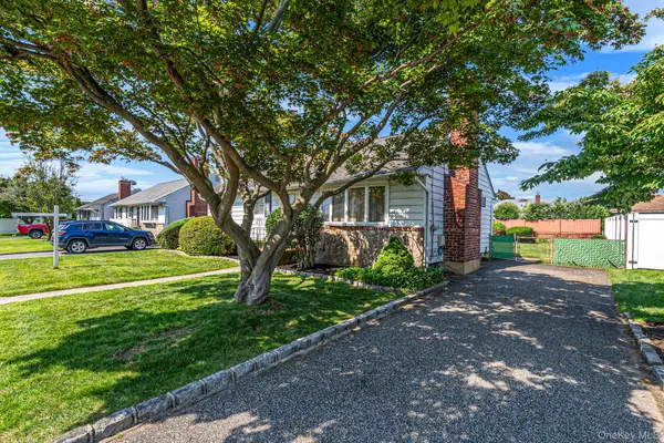 177 10th ST, Bethpage, NY 11714