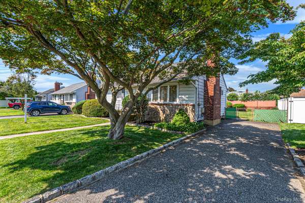 177 10th ST, Bethpage, NY 11714