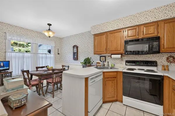 106 Spring RD, Huntington, NY 11743