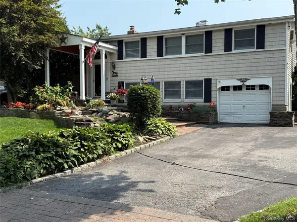 14 Fairway DR, Port Jefferson Station, NY 11776