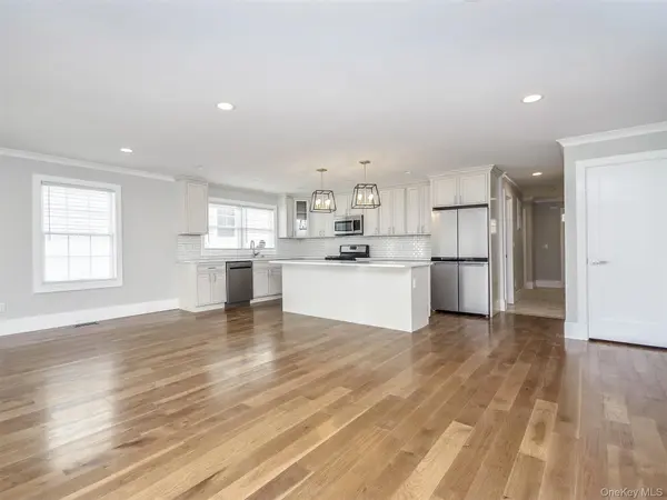 15 B Dunes LN, Port Washington, NY 11050