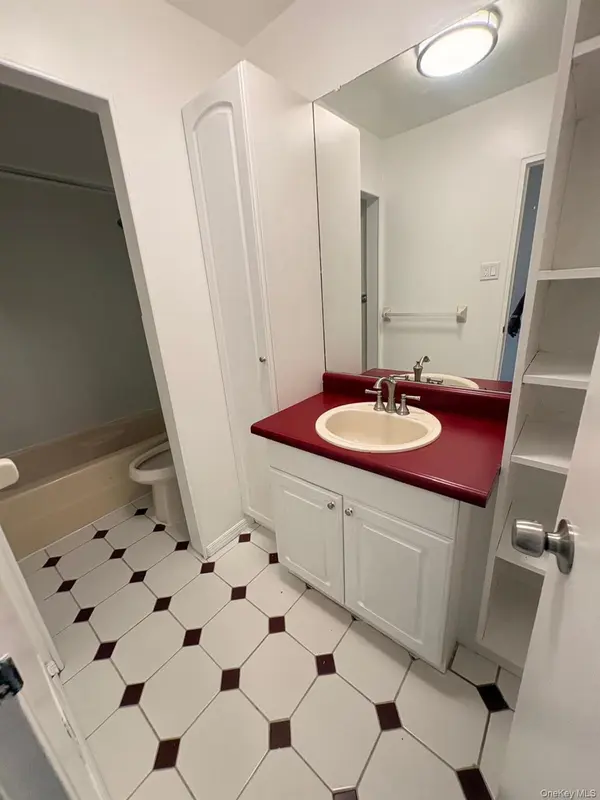 140-28 161st ST #1, Jamaica, NY 11434