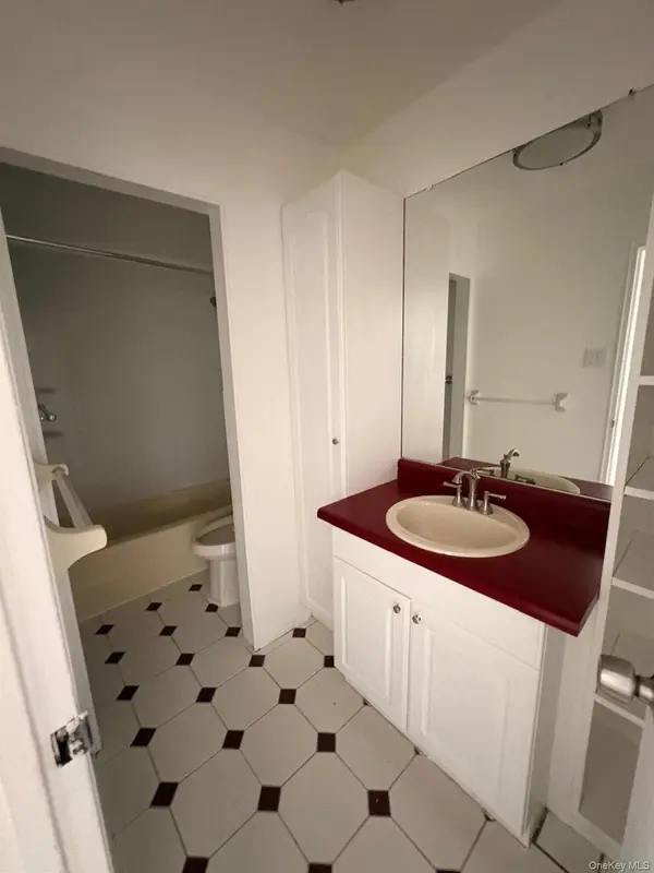 140-28 161st ST #1, Jamaica, NY 11434