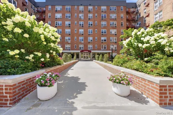 3 Sadore LN #7P, Yonkers, NY 10710