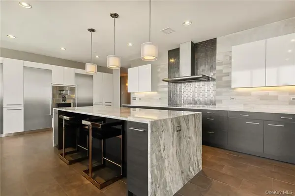 5 Renaissance SQ #PH40C, White Plains, NY 10601