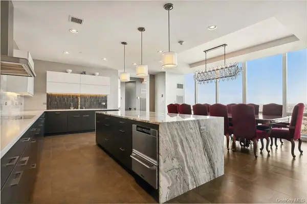 5 Renaissance SQ #PH40C, White Plains, NY 10601