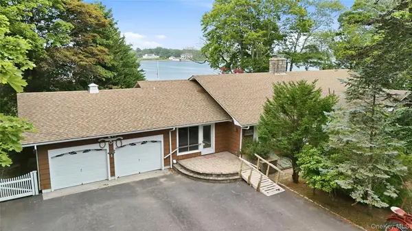 31 Tuthill Point RD, East Moriches, NY 11940