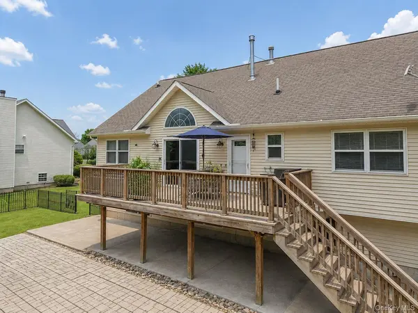 26 Seals DR, Monroe, NY 10950