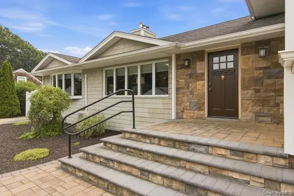 60 Hawthorne ST, Selden, NY 11784