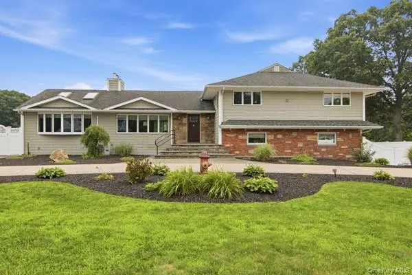 60 Hawthorne ST, Selden, NY 11784