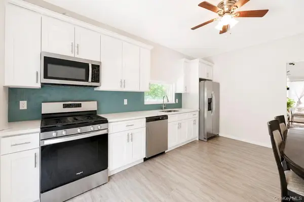 71 Barton AVE, Patchogue, NY 11772