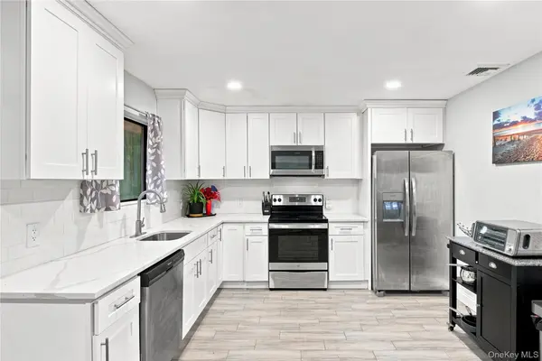 15 Seaside AVE, Sound Beach, NY 11789