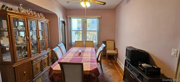 78-54 75th ST, Glendale, NY 11385