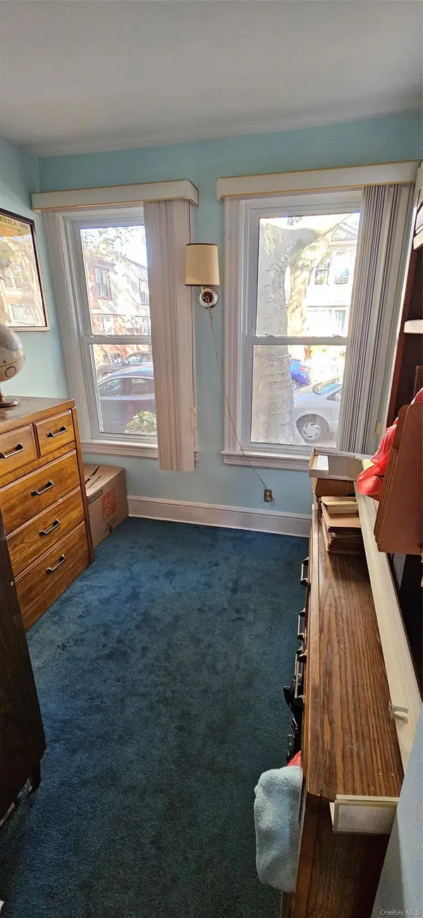 78-54 75th ST, Glendale, NY 11385