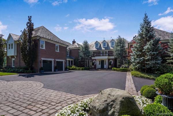 18 Gwynne RD, Melville, NY 11747