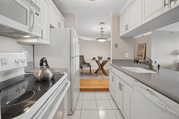 25 Rockledge AVE #PH11, White Plains, NY 10601