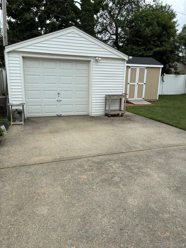 25 S Elm ST, Hicksville, NY 11801