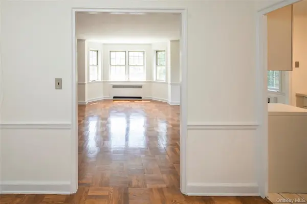 2 chateaux CIR #2E, Scarsdale, NY 10583
