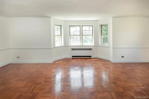 2 chateaux CIR #2E, Scarsdale, NY 10583