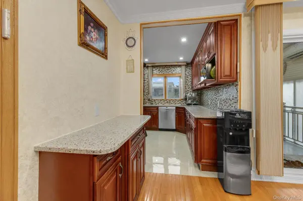 147-71 Hoover AVE, Briarwood, NY 11435