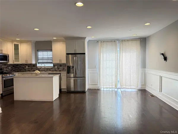 318 Cross ST #2, Westbury, NY 11590