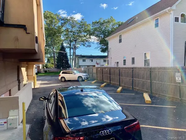 1061 N Broadway, Massapequa, NY 11758