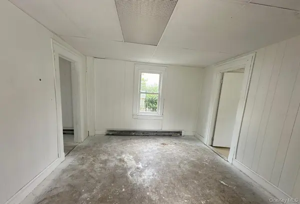 90 E 3rd ST, Huntington Station, NY 11746