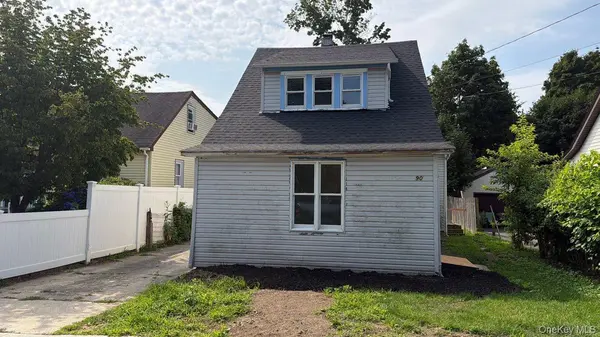 90 E 3rd ST, Huntington Station, NY 11746