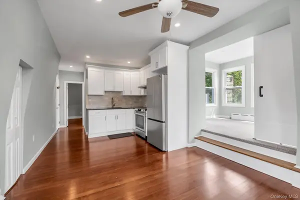 33 Central DR #2, Port Washington, NY 11050