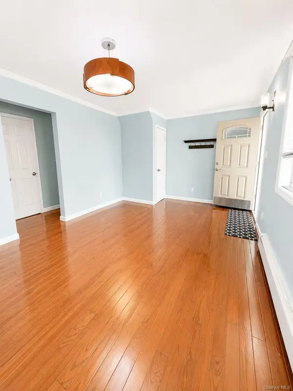 221-15 67th AVE #1FL, Oakland Gardens, NY 11364