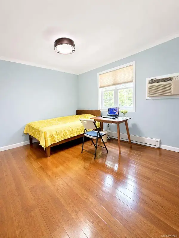 221-15 67th AVE #1FL, Oakland Gardens, NY 11364