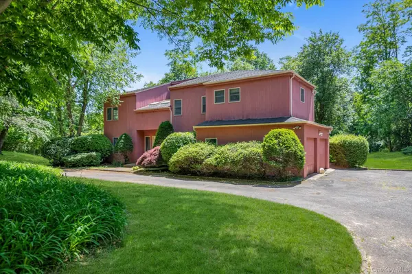 244 Store Hill RD, Old Westbury, NY 11568