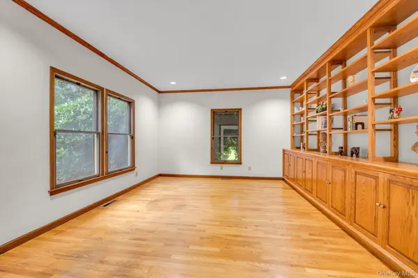 244 Store Hill RD, Old Westbury, NY 11568