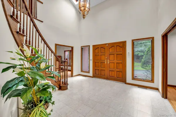 244 Store Hill RD, Old Westbury, NY 11568