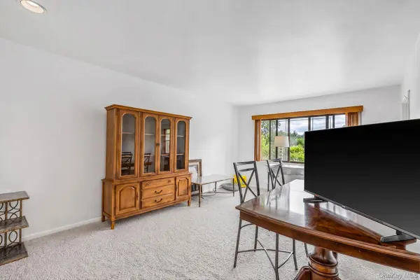 1205 E Broadway #F-24, Hewlett, NY 11557