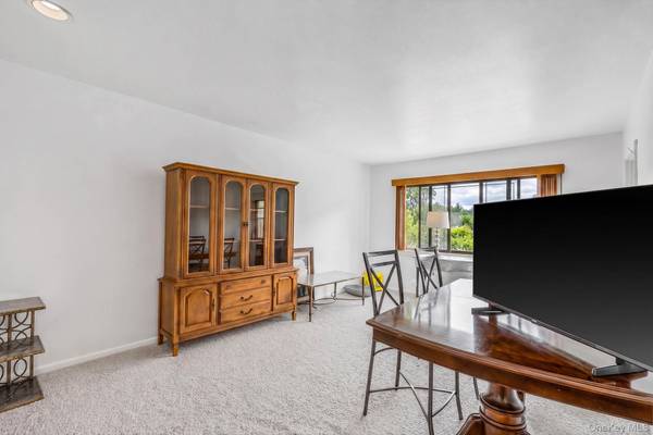 1205 E Broadway #F-24, Hewlett, NY 11557