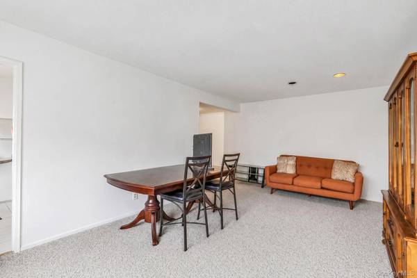 1205 E Broadway #F-24, Hewlett, NY 11557