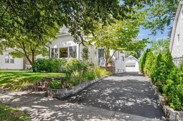 17 Cypress AVE, Port Washington, NY 11050